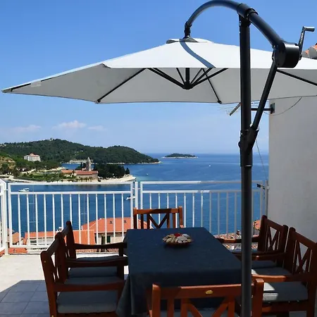 Apartment Luan Vis
